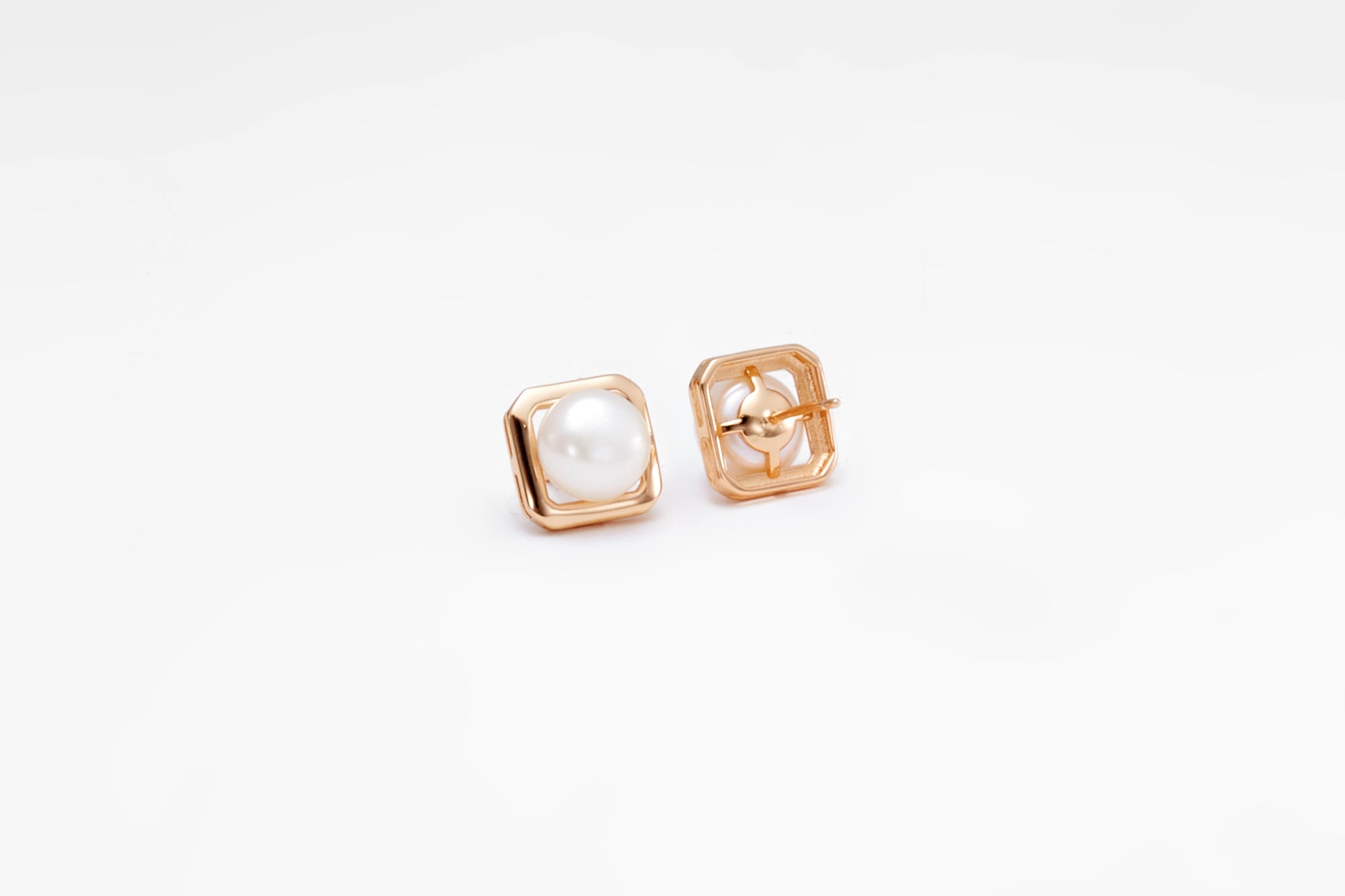 Gold-plated pearl earrings in a shape of a square for girls and women 