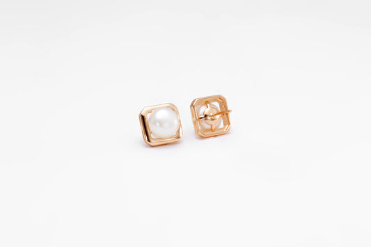 Gold-plated pearl earrings in a shape of a square for girls and women 