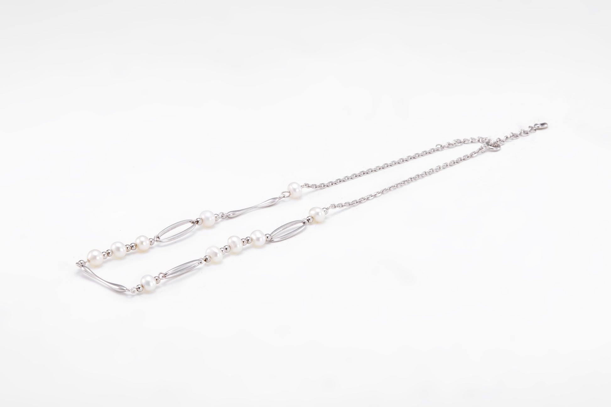 Silver pearl necklace for girls and women 
