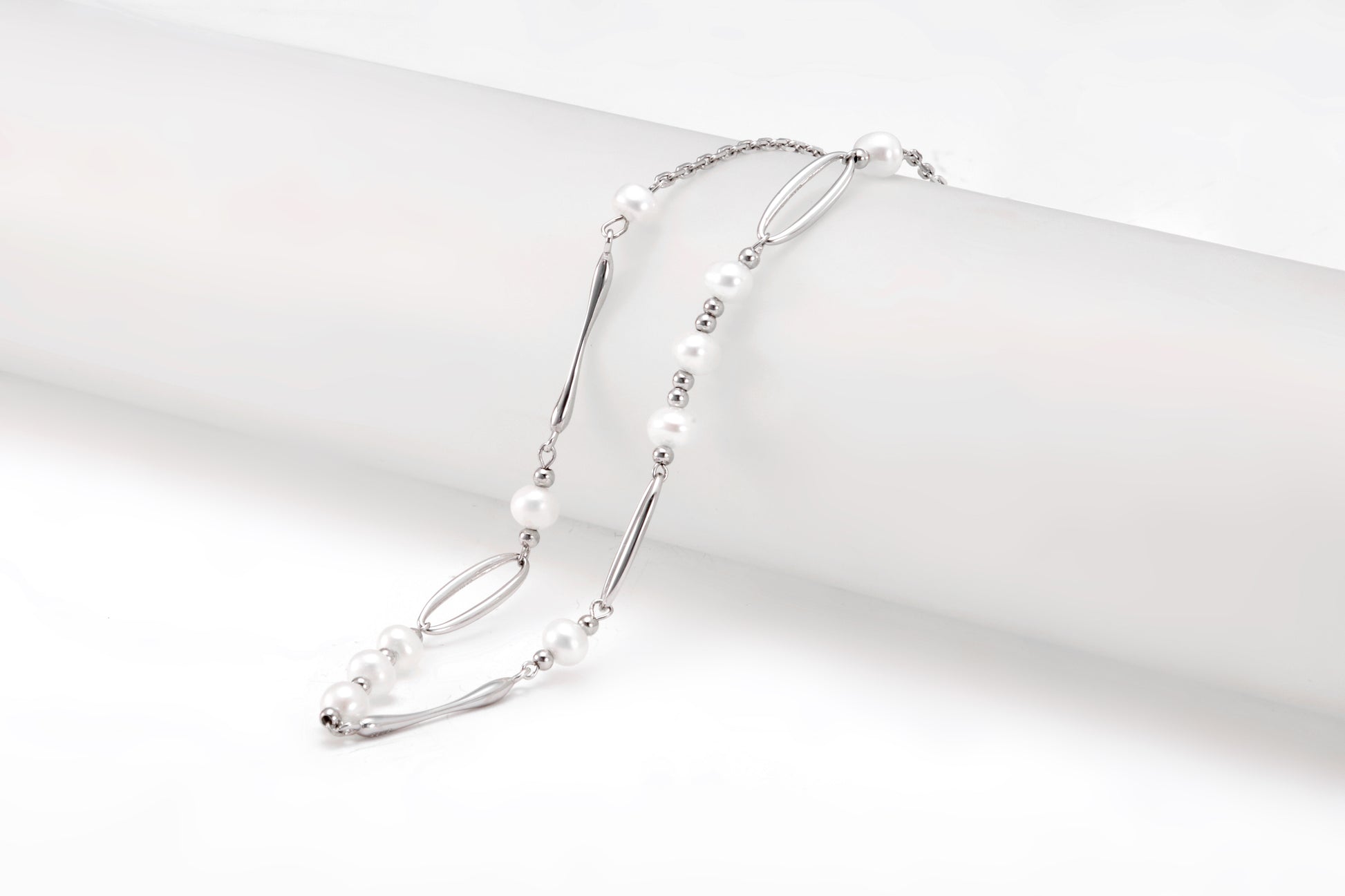 Silver pearl necklace for girls and women 