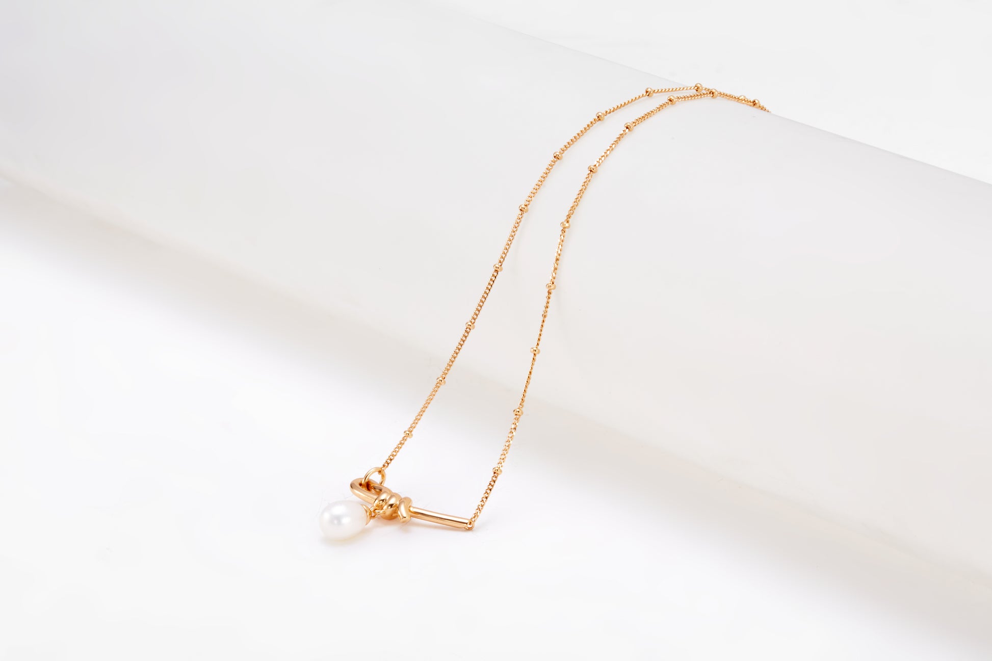Gold plated pearl necklace for girls and women 