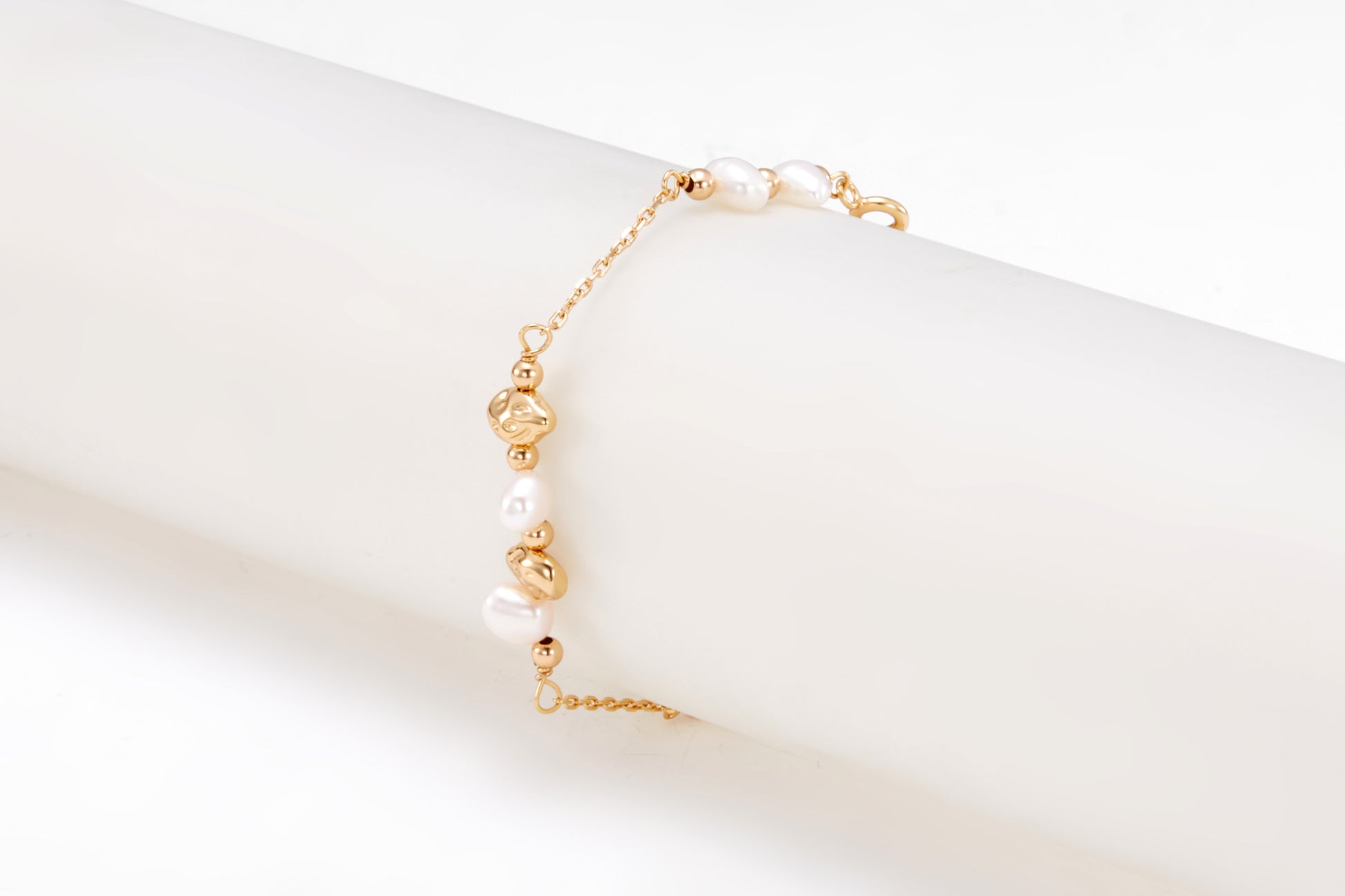 Gold-plated pearl bracelet for girls and women 