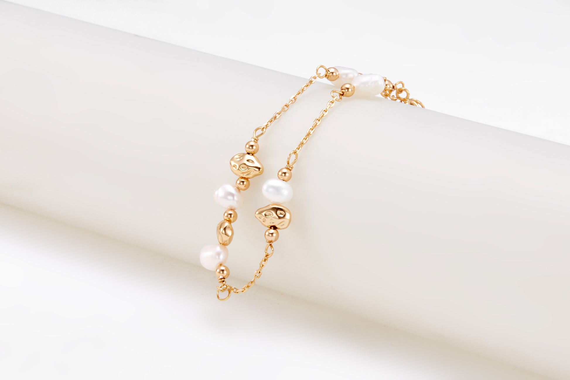 Gold-plated pearl bracelet for girls and women 