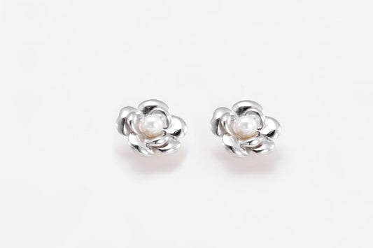 Silver pearl earrings in a shape of a flower for girls and women 