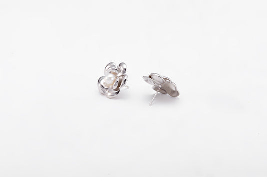 Silver pearl earrings in a shape of a flower for girls and women 
