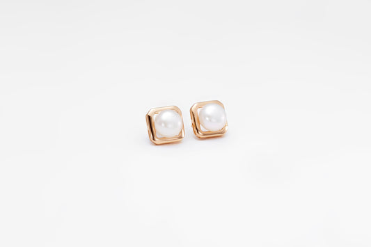 Gold-plated pearl earrings in a shape of a square for girls and women 