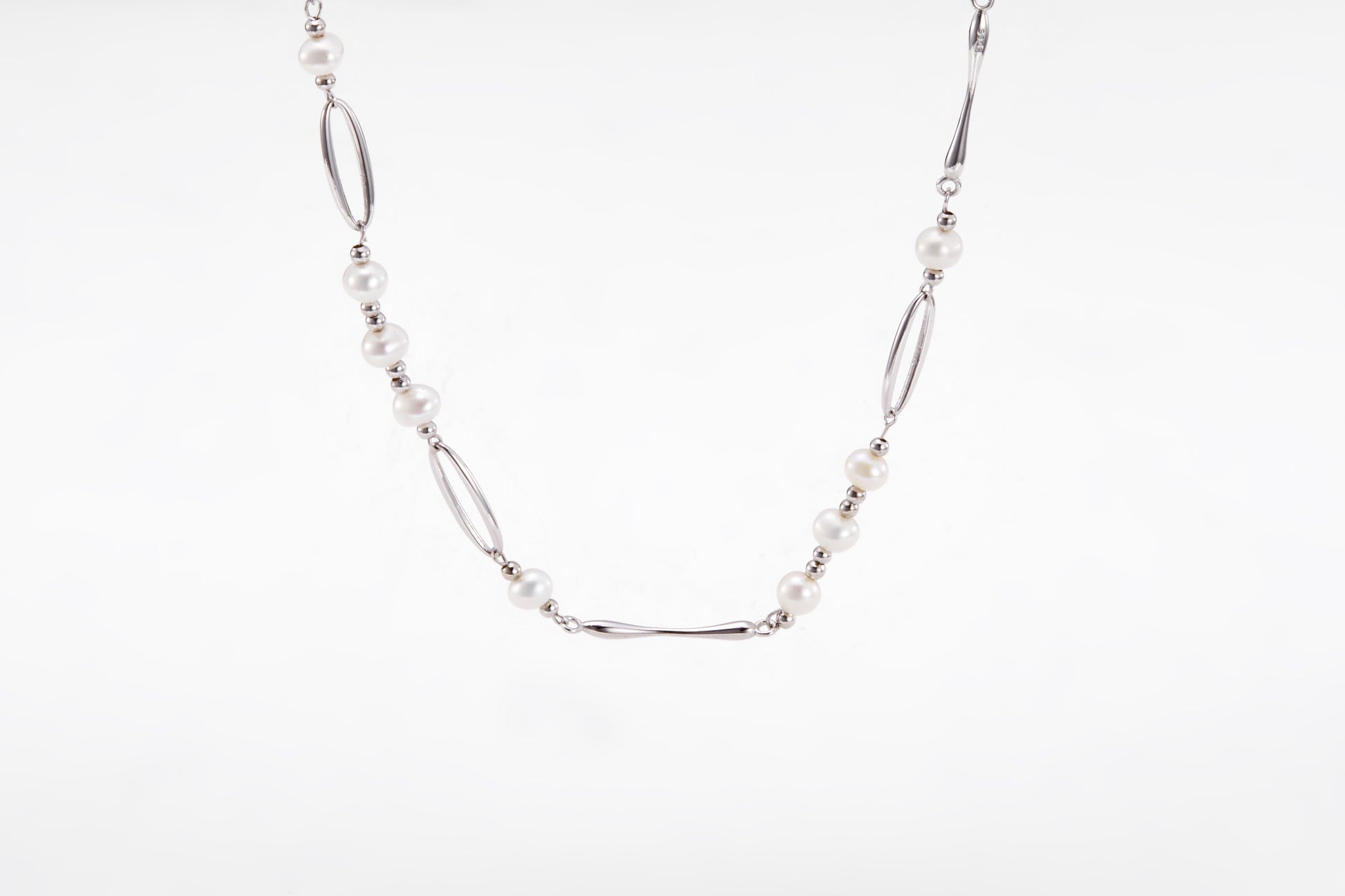 Silver pearl necklace for girls and women 