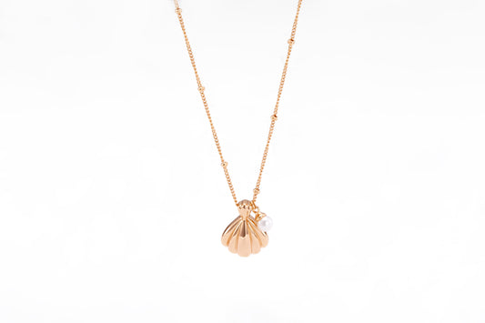 Gold-plated necklace in a shape of a shell with pearl for girls and women 