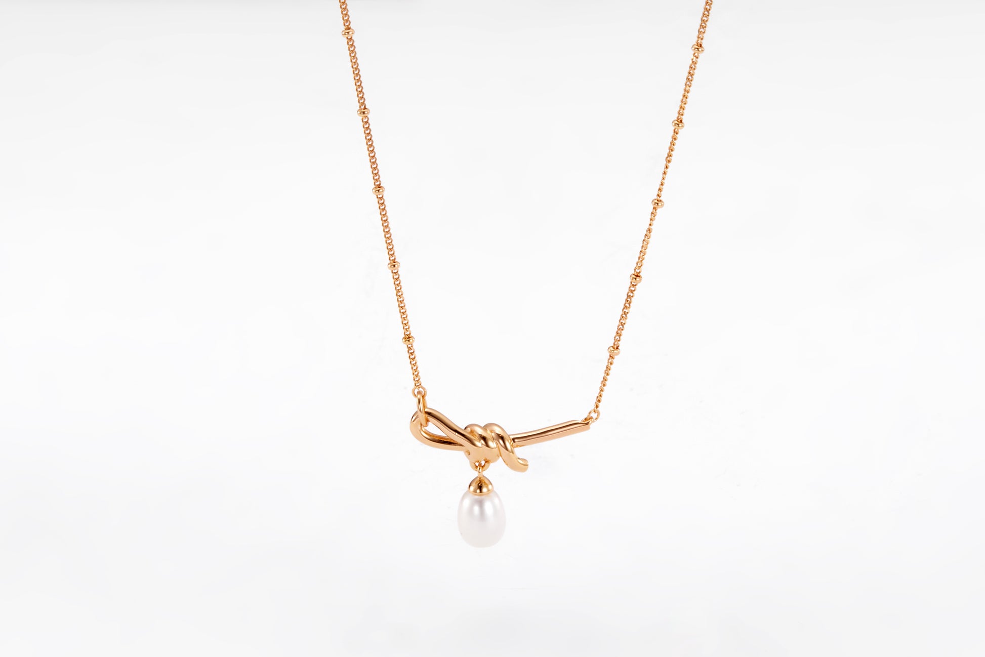 Gold plated pearl necklace for girls and women 