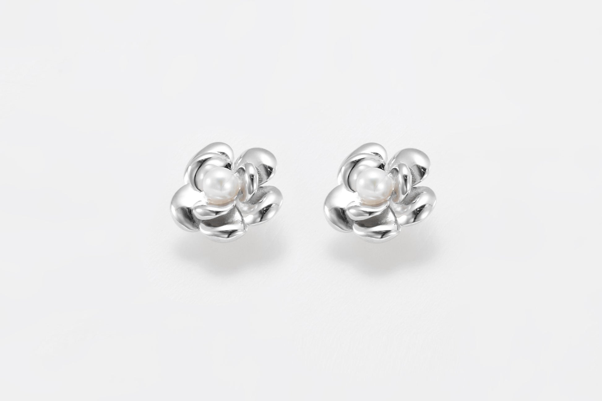 Silver pearl earrings in a shape of a flower for girls and women 