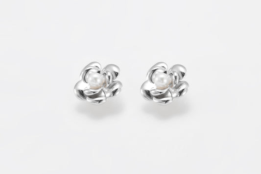 Silver pearl earrings in a shape of a flower for girls and women 